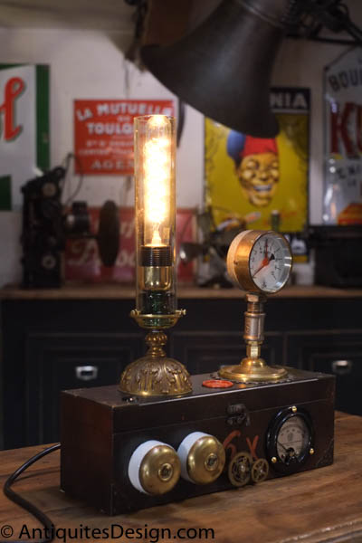 Lampe steampunk box steamlum du createur marc Boyer